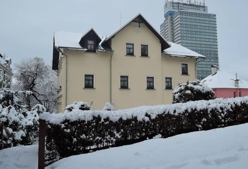 هتل Penzion Jasmín