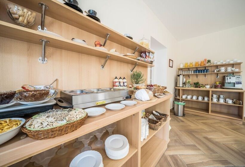 هتل Penzion Jasmín