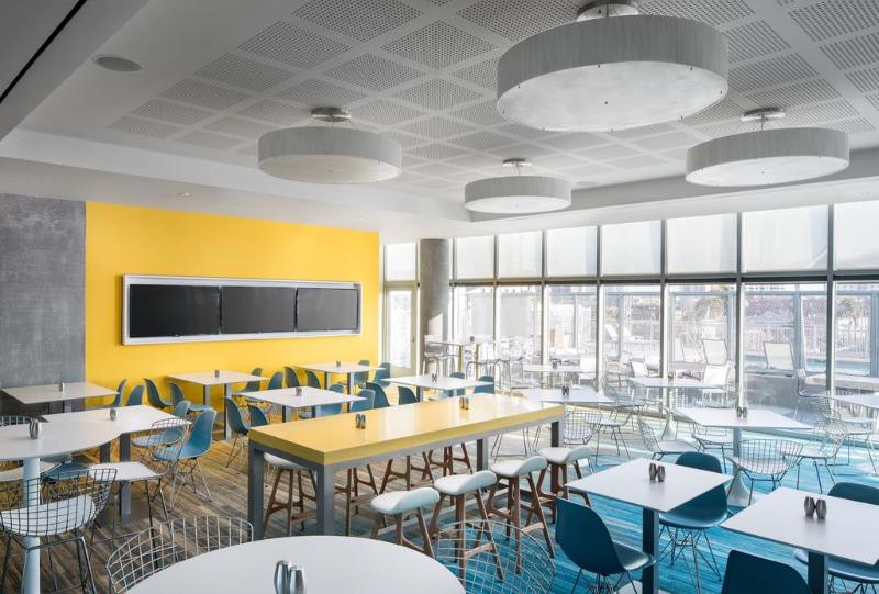 Отель Springhill Suites By Marriott San Diego Downtown/bayfront