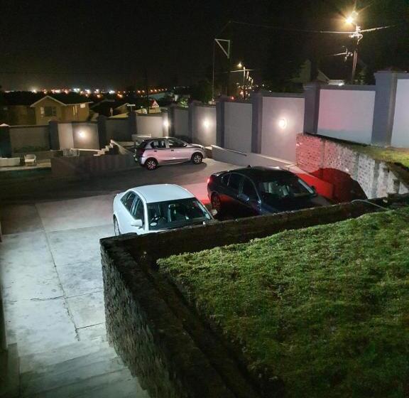 پانسیون Sunnyridge Lodge