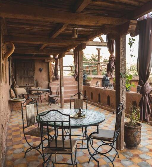 تختخواب و صبحانه Kasbah Tebi