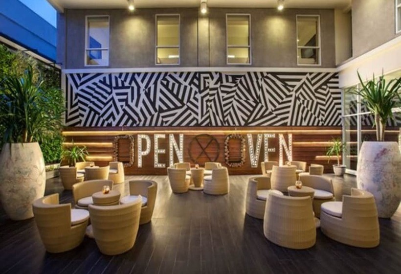 Maxonehotels At Tidar Surabaya