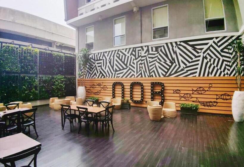 Maxonehotels At Tidar Surabaya