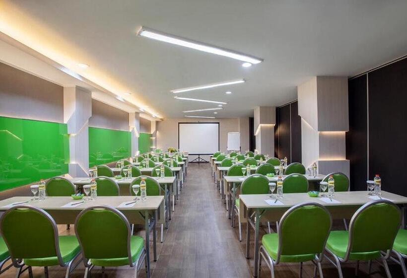 Maxonehotels At Tidar Surabaya