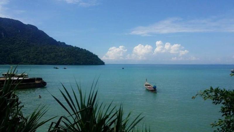 هتل Phi Phi Green House & Sunsky Hostel