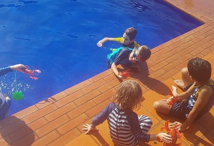 هتل Travellers Point