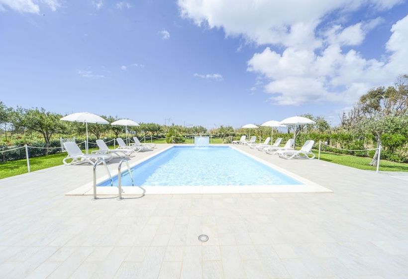 Case Vacanze Mare Nostrum   Villas In Front Of The Beach With Pool