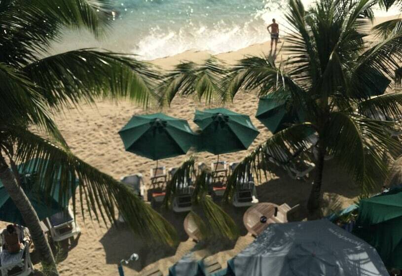 Azure Hotel And Art Studio