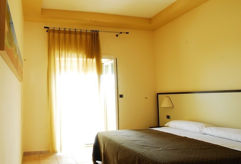 فندق Cala Saracena Resort