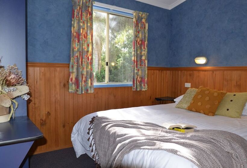 Отель Jervis Bay Cabins & Hidden Creek Campsite