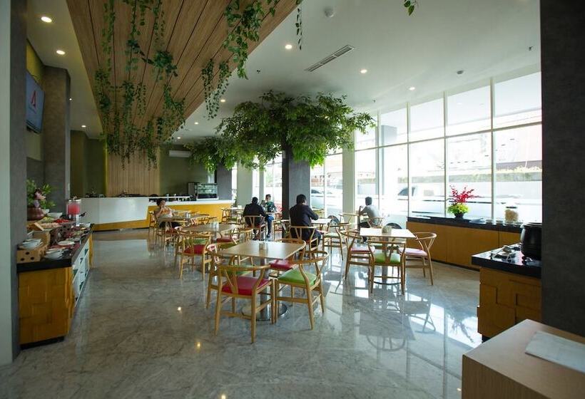 Ascent Hotel & Cafe Malang