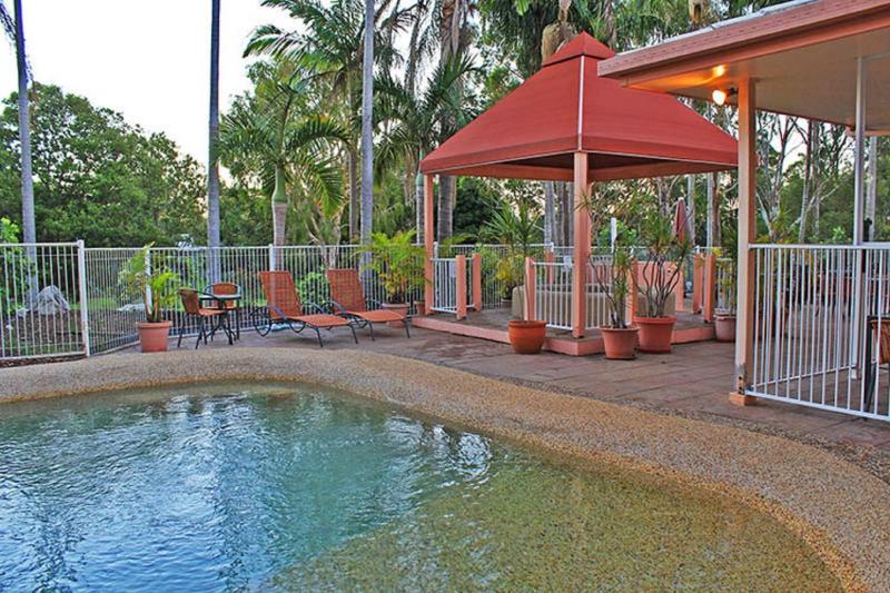 모텔 Rainbow Sands Resort