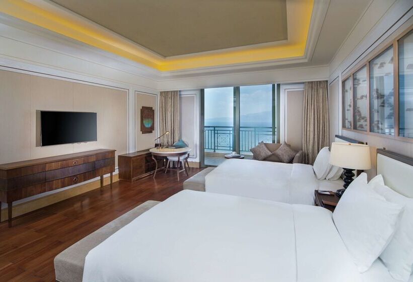 هتل Hilton Yuxi Fuxian Lake