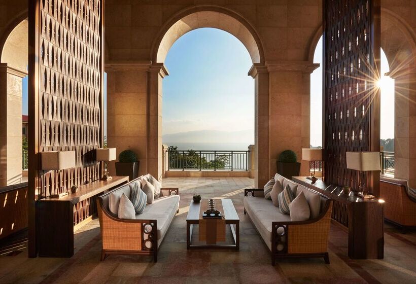 هتل Hilton Yuxi Fuxian Lake