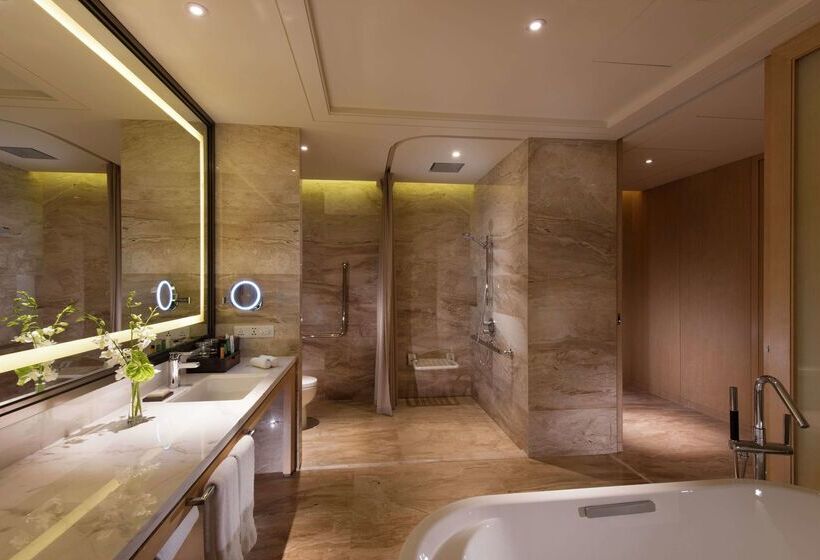 هتل Hilton Yuxi Fuxian Lake