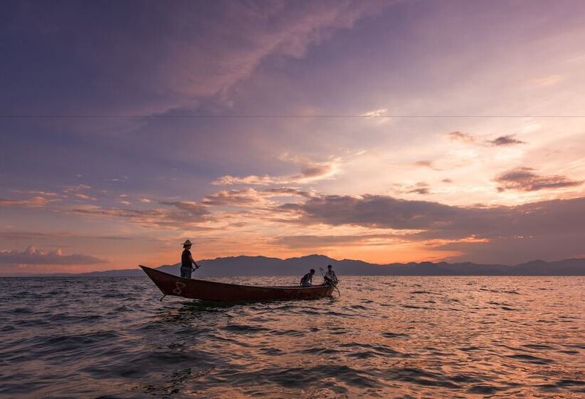 هتل Hilton Yuxi Fuxian Lake