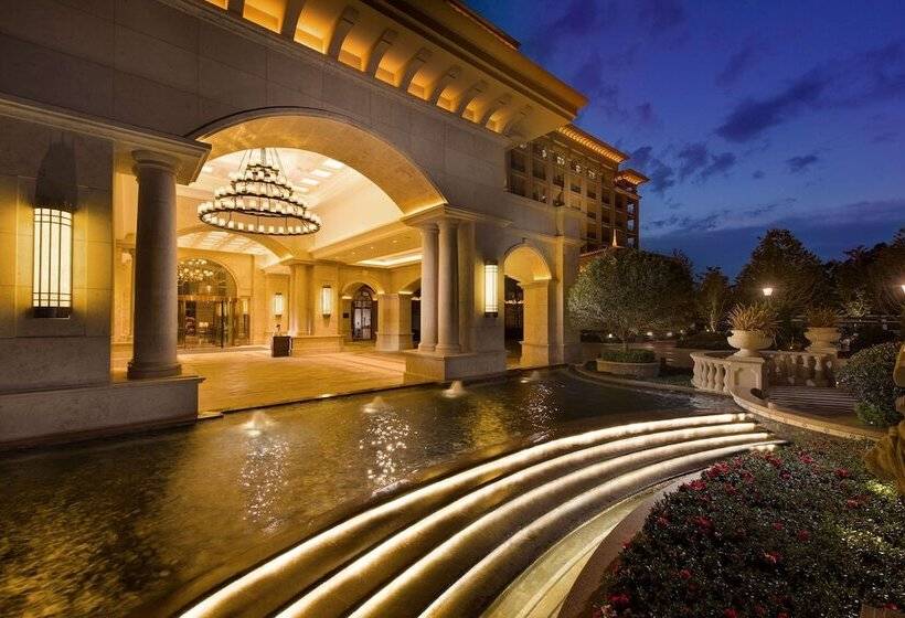 هتل Hilton Yuxi Fuxian Lake