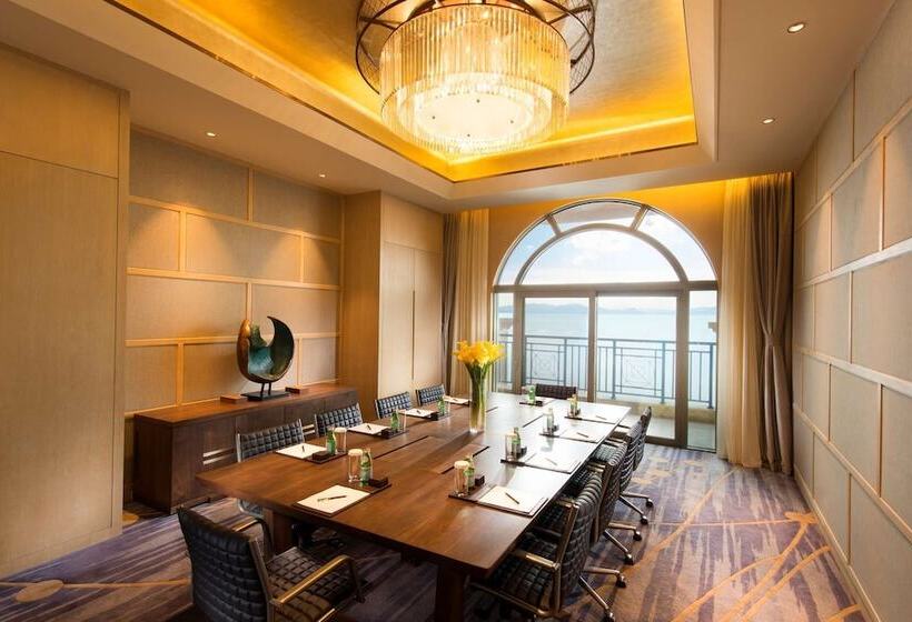 هتل Hilton Yuxi Fuxian Lake