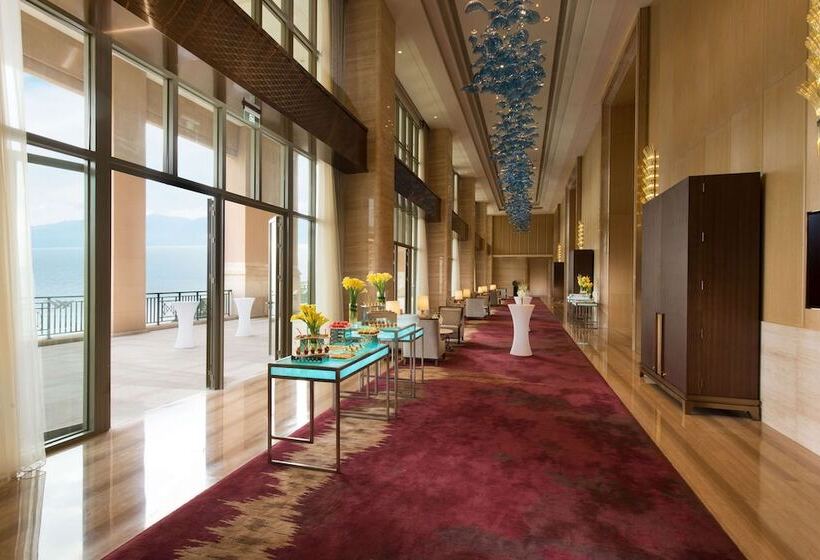 هتل Hilton Yuxi Fuxian Lake