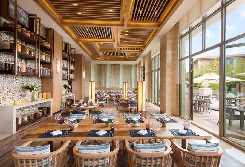 هتل Hilton Yuxi Fuxian Lake