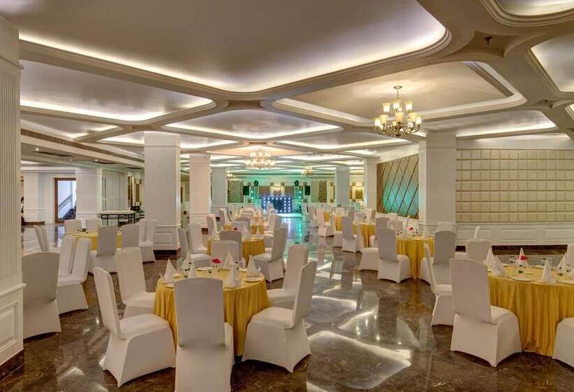 فندق Ramada Plaza By Wyndham Chandigarh Zirakpur
