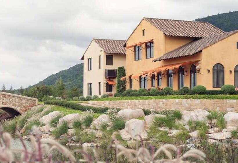 هتل Toscana Town Square Suites