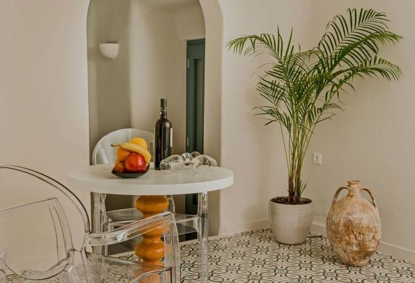 Luna Santorini Suites