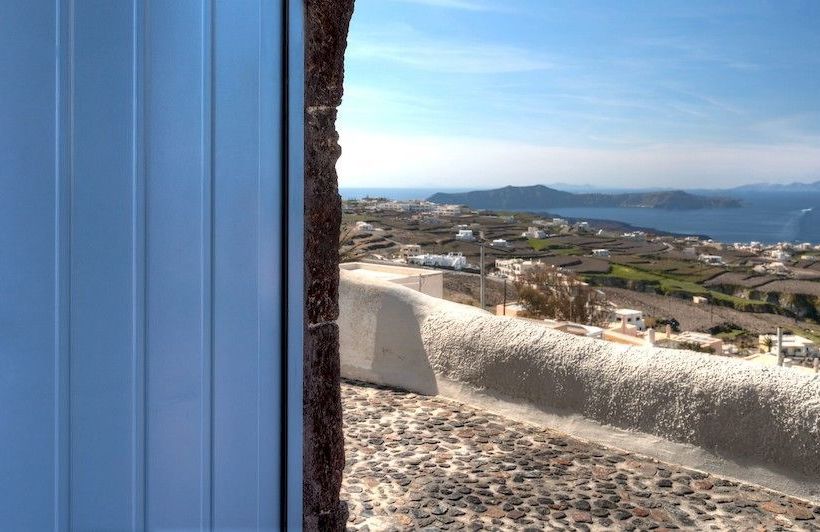 Luna Santorini Suites