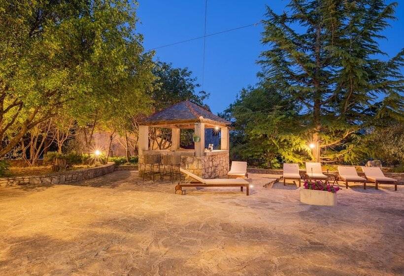 بنسيون Nono Ban Hotel & Villa