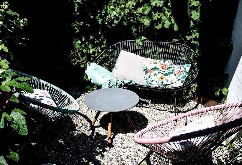 تختخواب و صبحانه Engholmbb