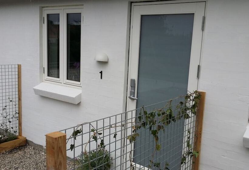 تختخواب و صبحانه Engholmbb