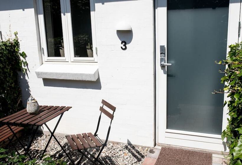 تختخواب و صبحانه Engholmbb