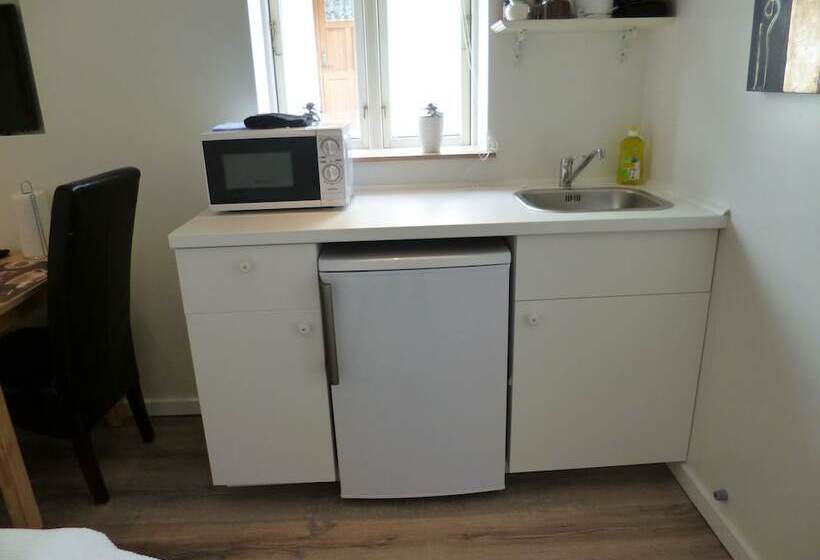 تختخواب و صبحانه Engholmbb