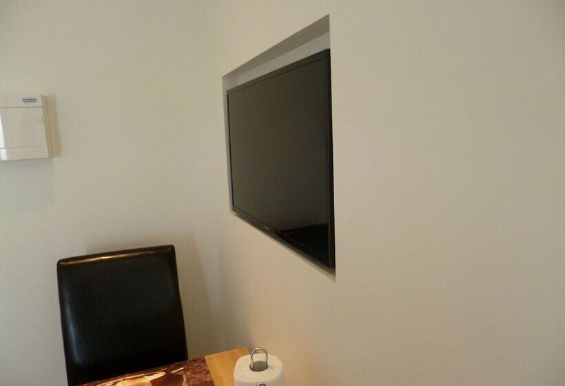 تختخواب و صبحانه Engholmbb