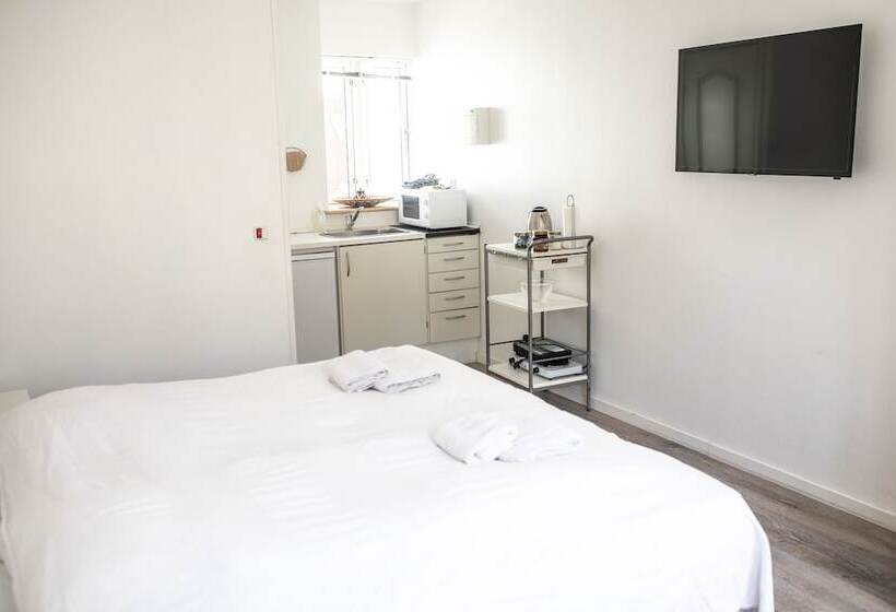 تختخواب و صبحانه Engholmbb