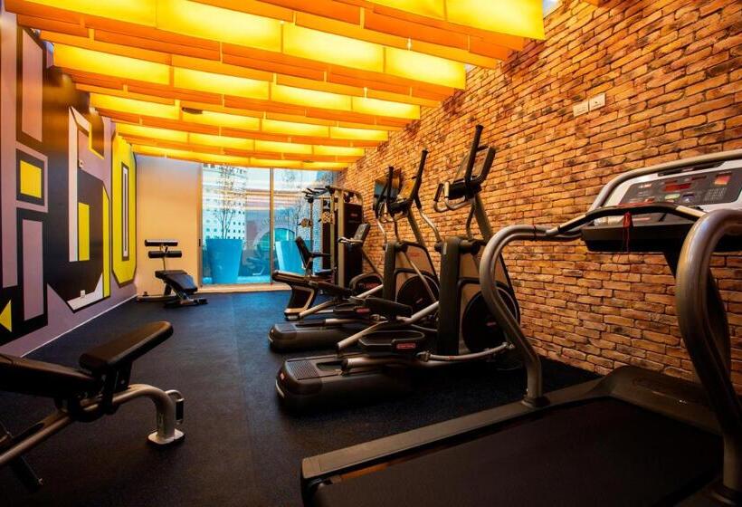 ホテル Krystal Urban Guadalajara