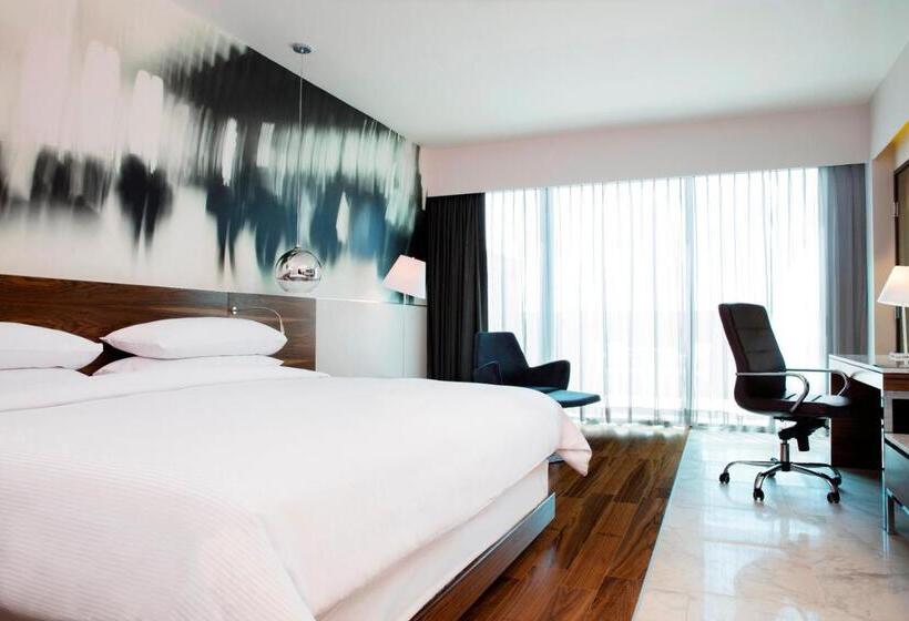 ホテル Krystal Urban Guadalajara