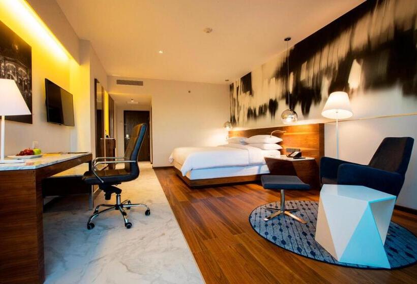 ホテル Krystal Urban Guadalajara