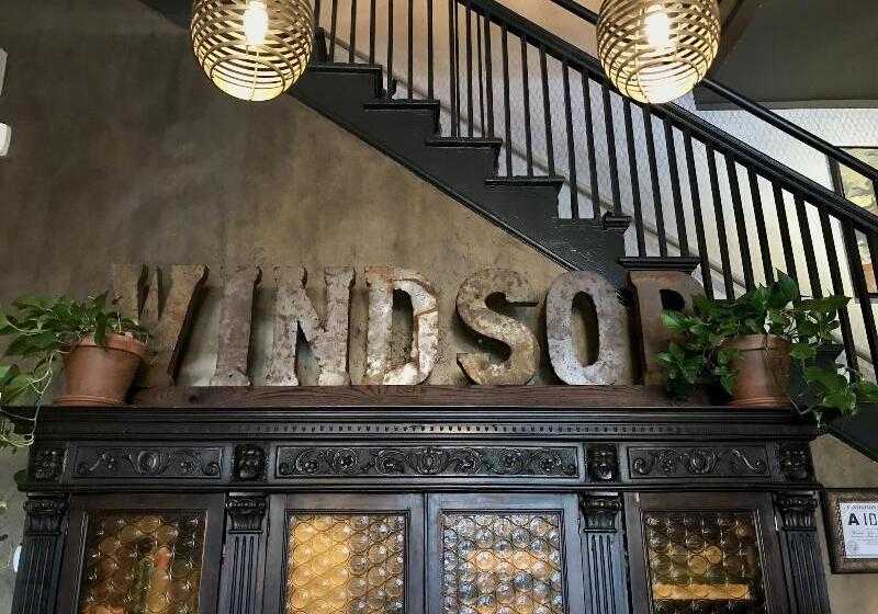 هتل The Windsor  Asheville