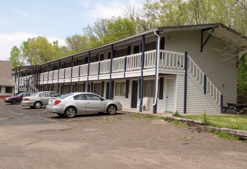 汽车旅馆  Amerivu Inn & Suites   St Croix Falls