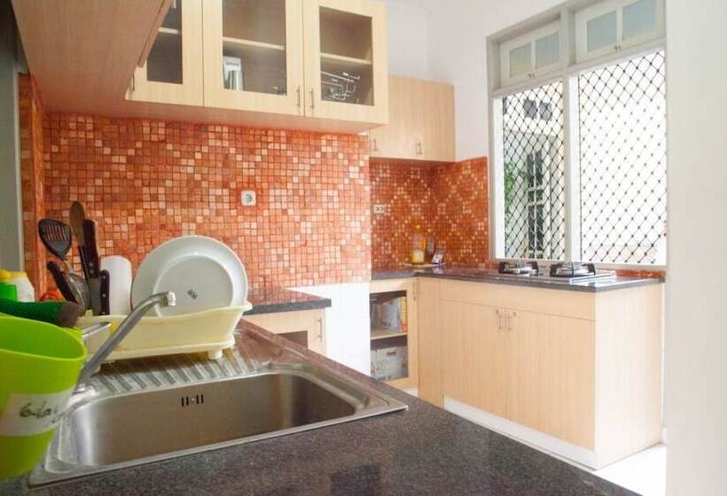 پانسیون Omah Sastro