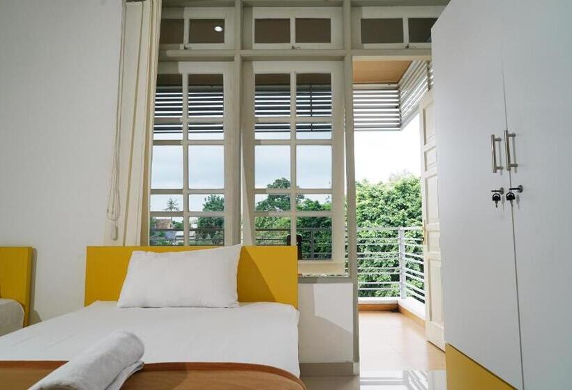 پانسیون Omah Sastro