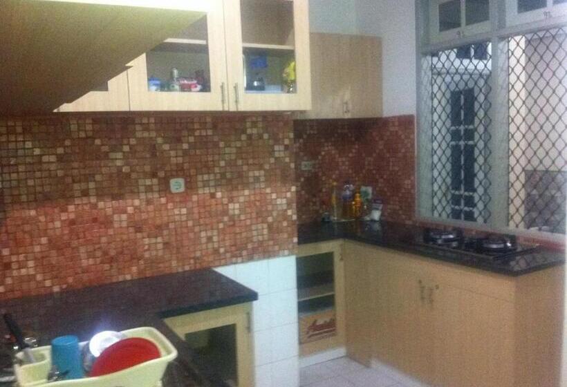 پانسیون Omah Sastro