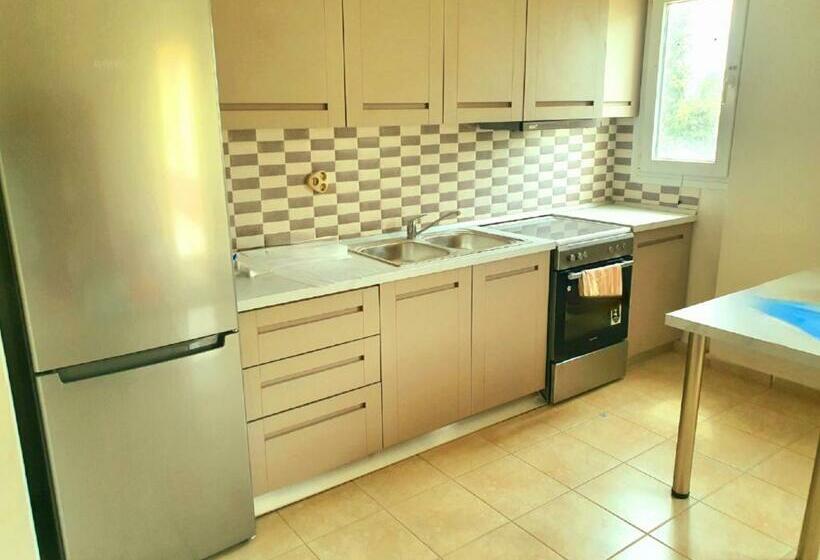 Отель Bella De Lux Apts