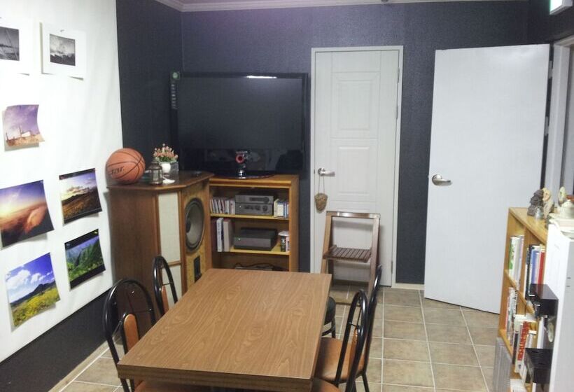 فندق صغير Gyeongju Namu Guesthouse