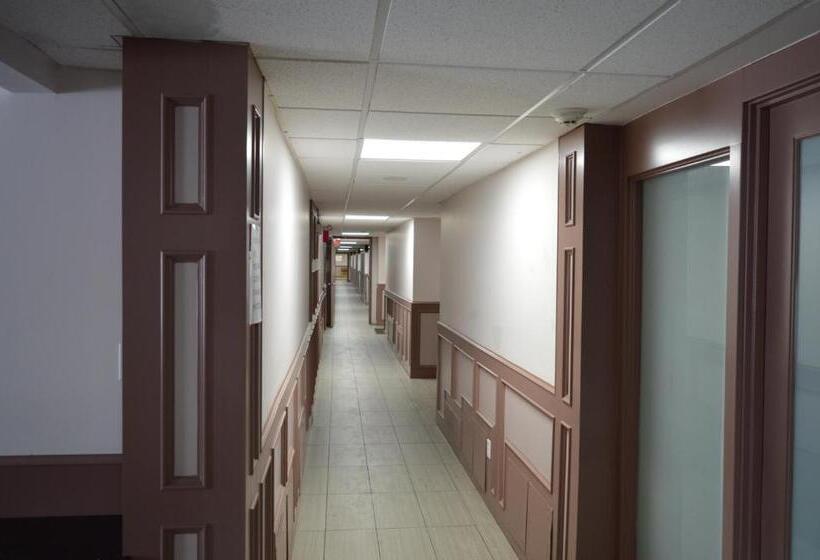 فندق Airport Traveller S Inn