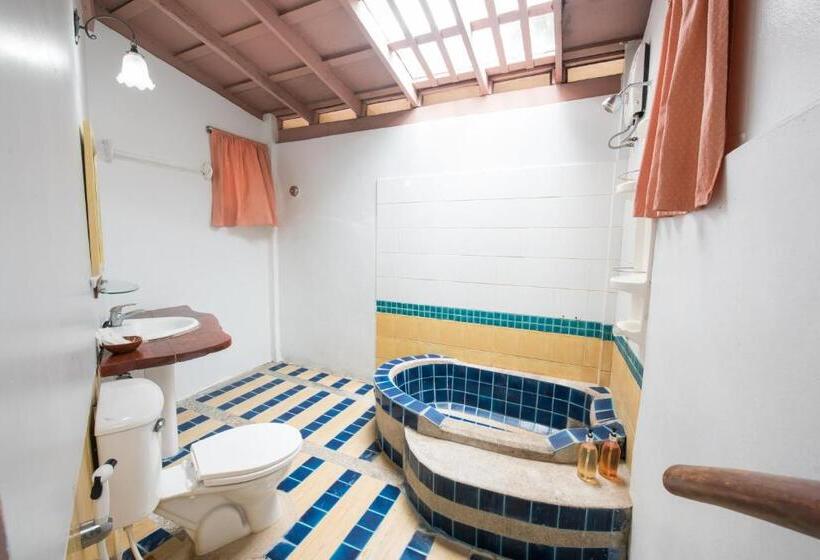 هتل Sairee Seaview Koh Tao   Hostel
