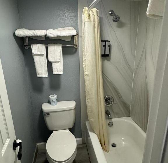 فندق على الطريق Midtown Lodge