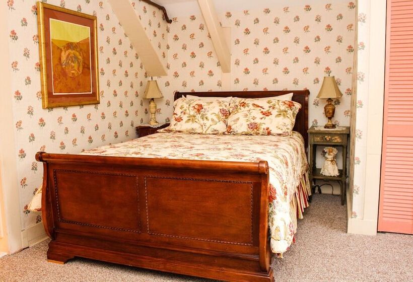 تختخواب و صبحانه The Nutmeg Inn