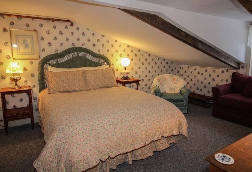 تختخواب و صبحانه The Nutmeg Inn